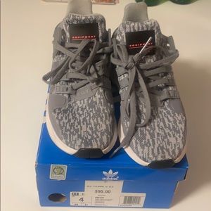 Adidas AVD 91-16 size 4 big kids